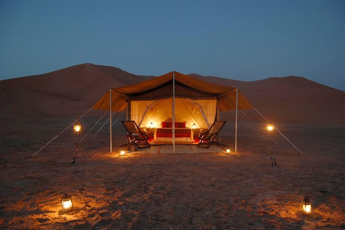 romantic-dinner-in-the-middle-of-desert_1